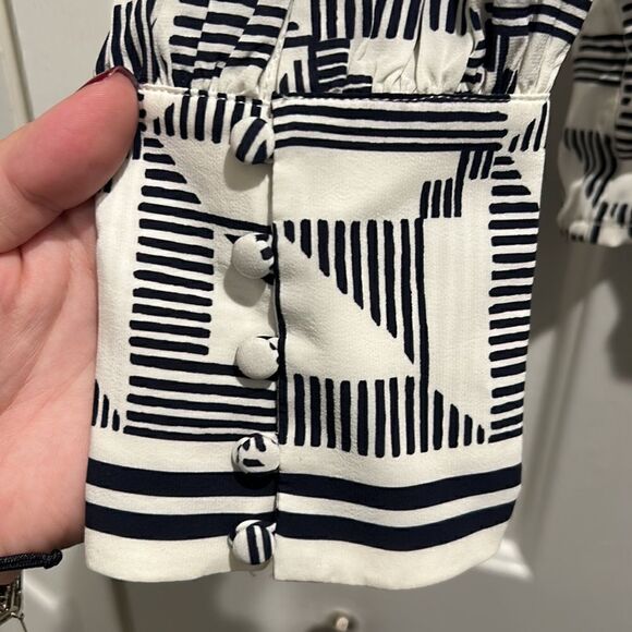 SALE!!! NWT Joie Navy/White Geometric Button Down, Size Large - Picture 4 of 9